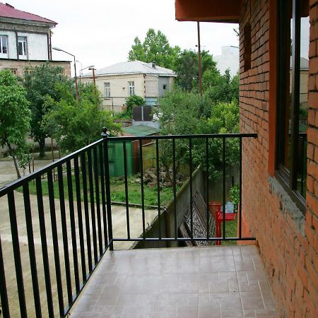 Two Towers Guest House Kutaisi Exterior photo