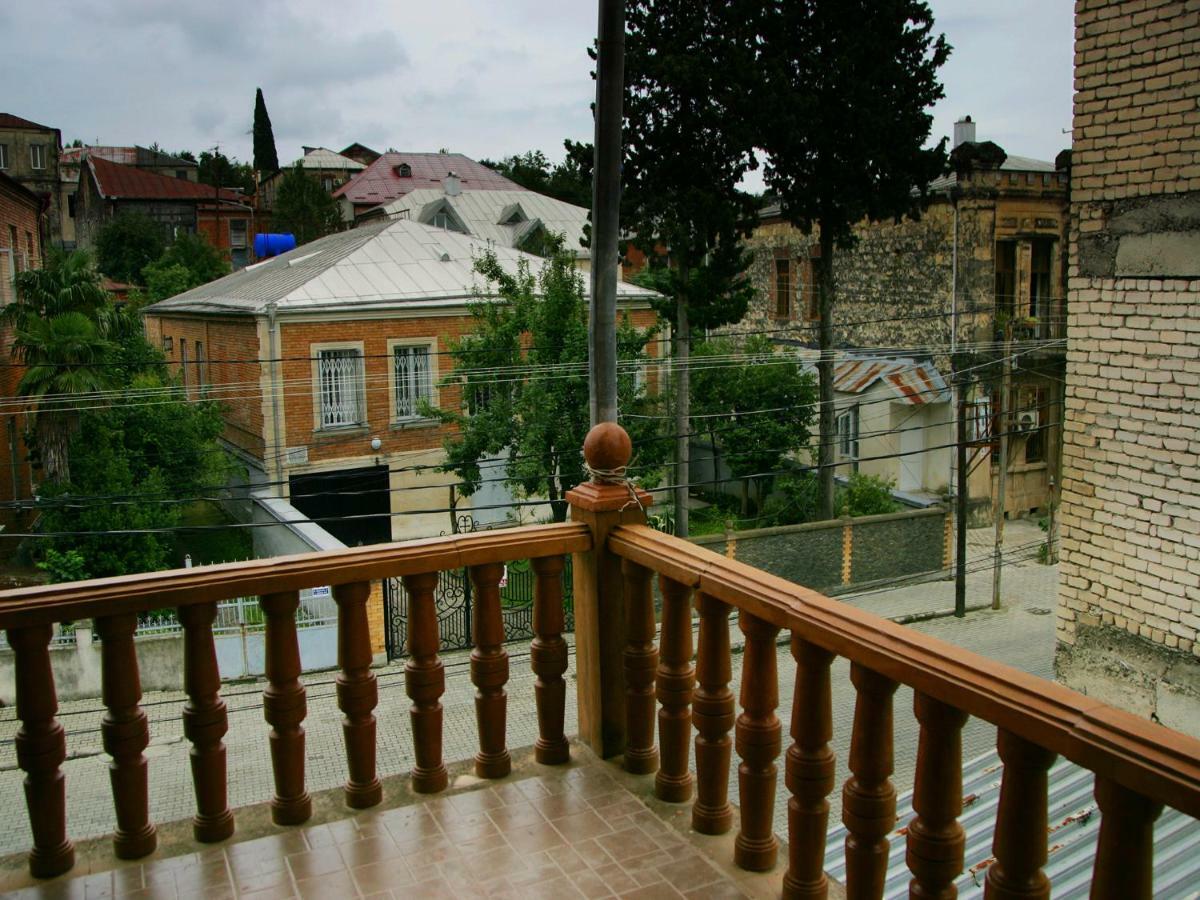 Two Towers Guest House Kutaisi Exterior photo